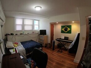 241 Freeman St, Unit B in Brookline, MA - Building Photo - Building Photo