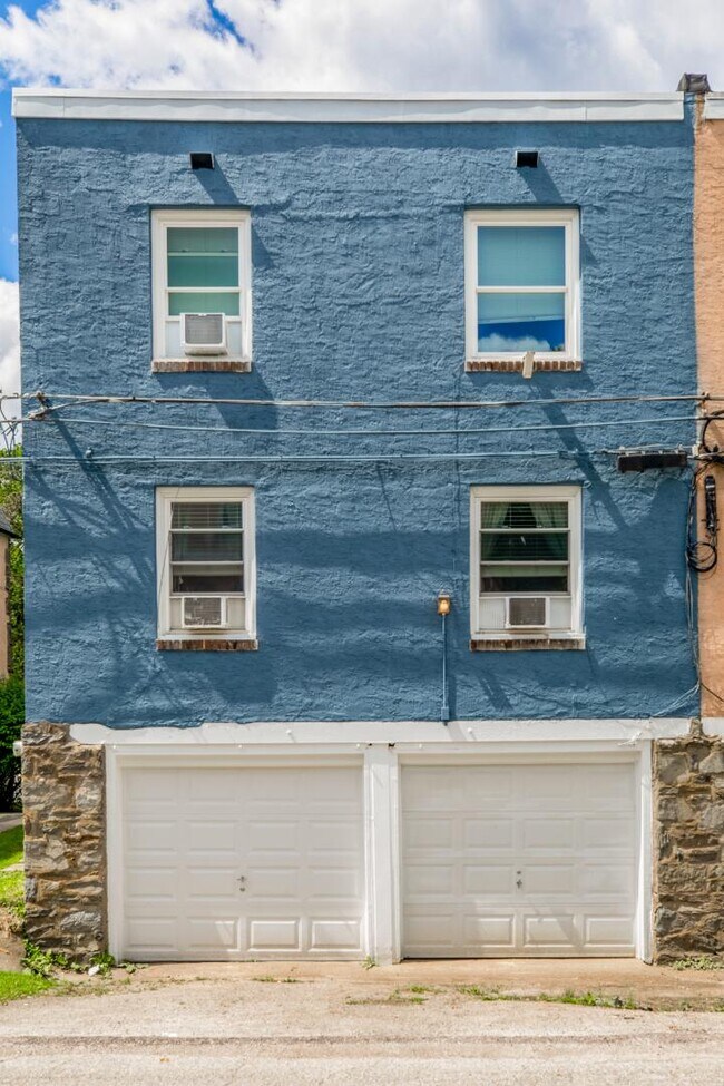 2325 Haverford Rd in Ardmore, PA - Foto de edificio - Building Photo