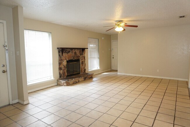 1827 Abshire Ln in Dallas, TX - Building Photo - Building Photo