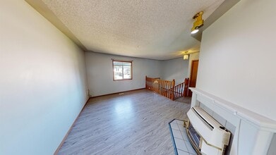 9408 B-94100 100 Ave. in Grande Prairie, AB - Building Photo - Building Photo