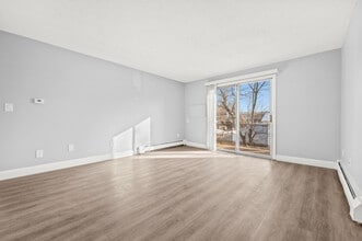 140 Silver Ln in East Hartford, CT - Foto de edificio - Building Photo