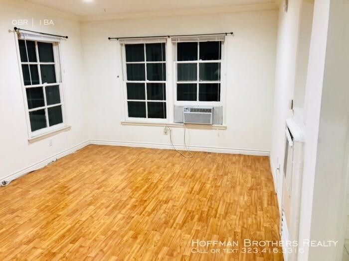 301 N Sycamore Ave in Los Angeles, CA - Building Photo