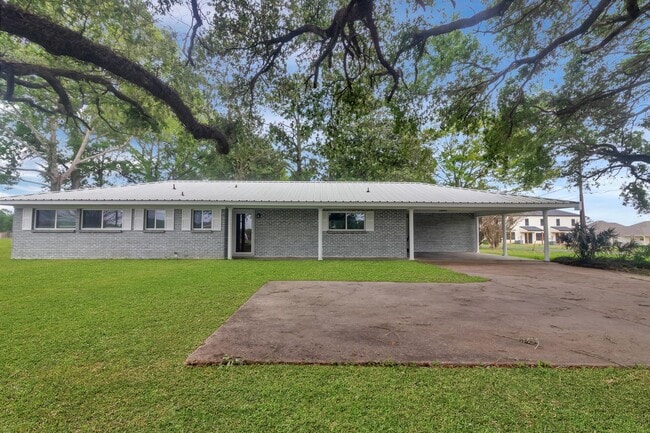 property at 4100 Moss St