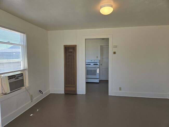 1111 Kenwood Ave in Turlock, CA - Building Photo - Building Photo