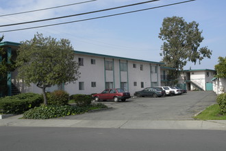 335-337 Schafer Rd in Hayward, CA - Building Photo - Building Photo