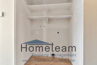 2424 Adirondack Row in San Diego, CA - Building Photo - Building Photo