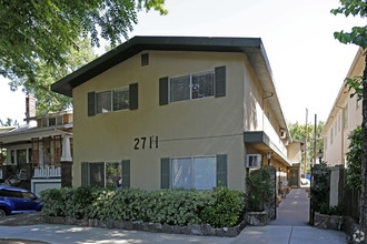 2711 F St in Sacramento, CA - Foto de edificio - Building Photo