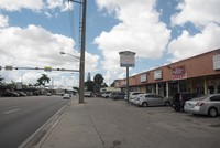 West End Apartments in Hialeah, FL - Foto de edificio - Building Photo