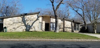 5618 Crater Lake Dr in San Antonio, TX - Building Photo