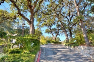 Newning Oaks Apartments in Austin, TX - Building Photo