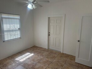 1411 NW 41st St in Miami, FL - Building Photo - Building Photo