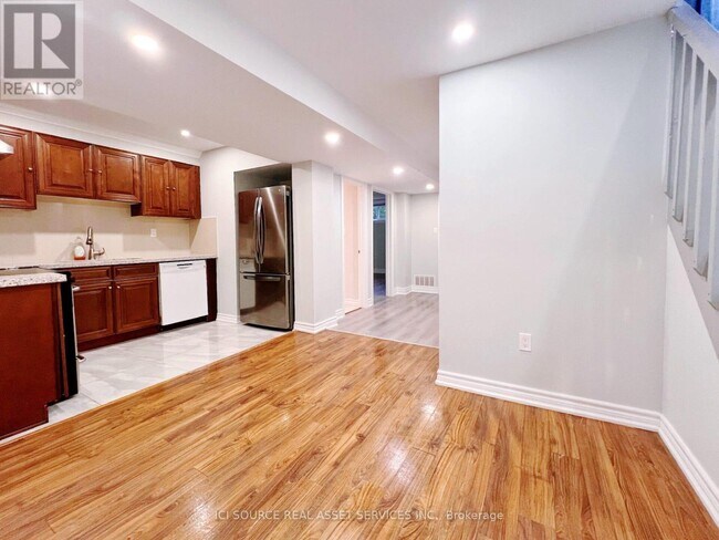75 Rowatson Rd in Toronto, ON - Building Photo - Building Photo