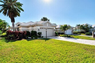 561 Fallbrook Dr in Venice, FL - Building Photo - Building Photo