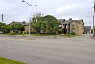 Country Club Condos in Garland, TX - Foto de edificio - Building Photo