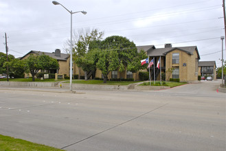 Country Club Condos in Garland, TX - Building Photo - Building Photo