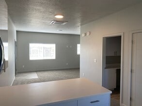 560 S Main St in Springville, UT - Building Photo - Building Photo