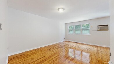 273 W 254th St in New York, NY - Building Photo - Building Photo