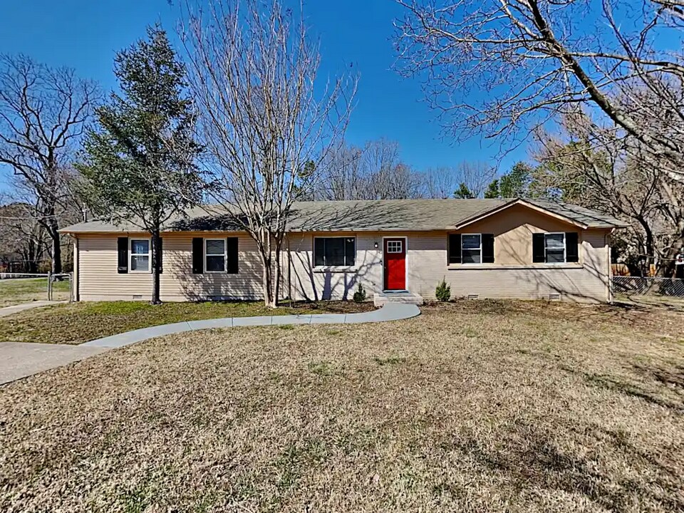 7115 White Oak Dr SW in Fairview, TN - Building Photo