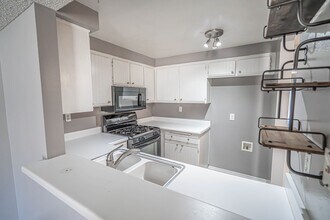 23921 Del Monte in Valencia, CA - Building Photo - Building Photo