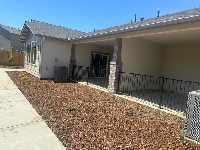 519 S Summit St, Unit 519 S. Summit # 101 in Visalia, CA - Building Photo - Building Photo
