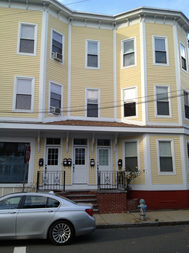 56 Portsmouth St, Unit 3 in Cambridge, MA - Foto de edificio - Building Photo