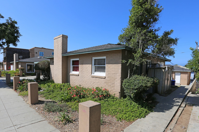 227-229 S Horne St in Oceanside, CA - Building Photo - Building Photo