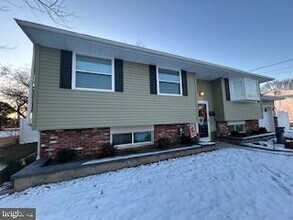 707 Olivia Dr in Monroe, NJ - Building Photo - Building Photo