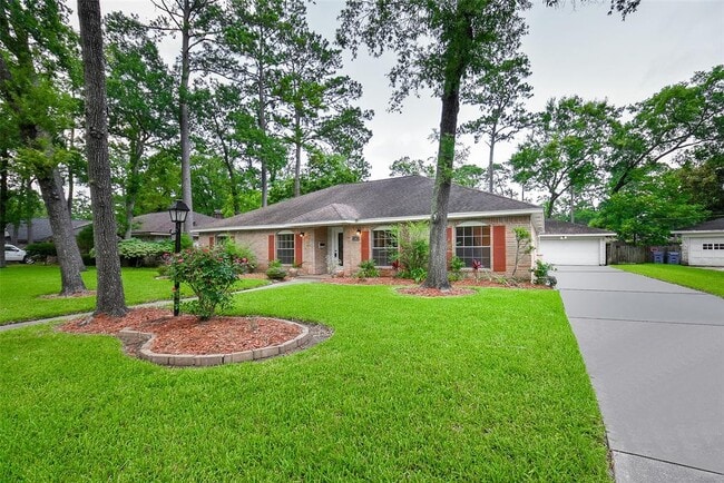 property at 2910 Colonial Dr