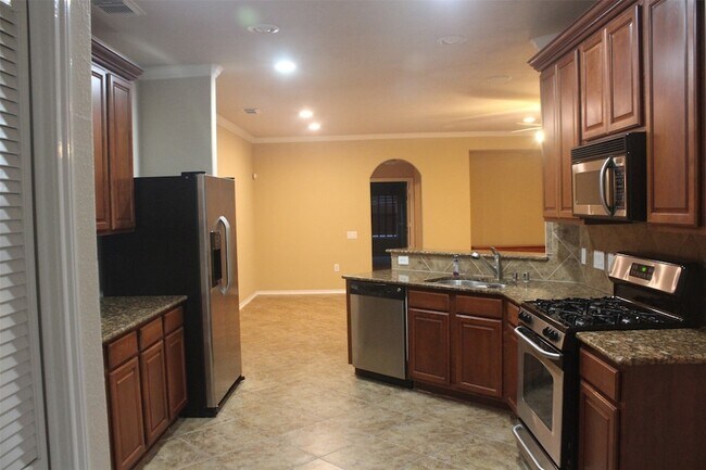 111 W Kentwick Pl in Conroe, TX - Foto de edificio - Building Photo