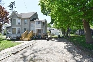 105 N Jefferson St in Batavia, IL - Building Photo