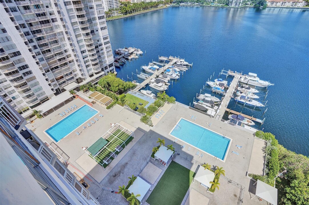 18041 Biscayne Blvd, Unit 1805-4 in Aventura, FL - Foto de edificio