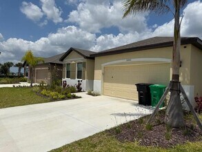 10000 SW Triton Wy in Port St. Lucie, FL - Building Photo - Building Photo