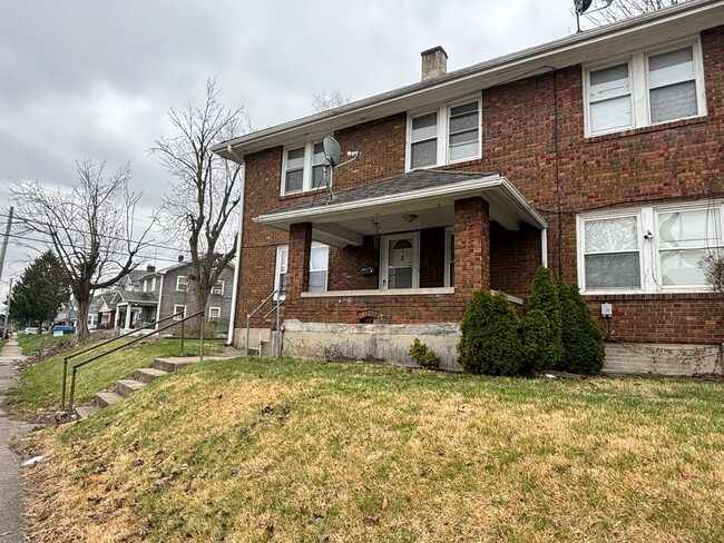 property at 8 E Hillcrest Ave