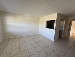 39 Cambridge E in West Palm Beach, FL - Building Photo - Building Photo