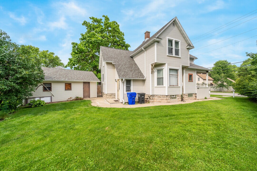 1436 W Prospect Ave in Appleton, WI - Building Photo