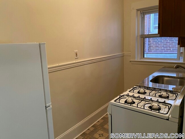 163 Summer St, Unit 9 in Somerville, MA - Foto de edificio - Building Photo