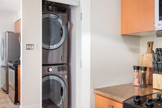 1438 Richards St in Vancouver, BC - Building Photo - Building Photo