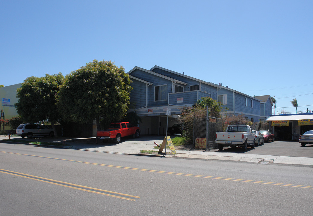 National View Apartments in San Diego, CA - Building Photo