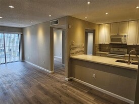 2816 S Bartell Dr in Houston, TX - Building Photo