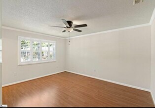925 Cleveland St, Unit 218 in Greenville, SC - Building Photo - Building Photo