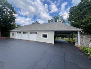 14935 W Old School Rd in Libertyville, IL - Building Photo - Building Photo