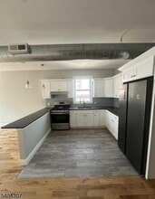 619 E 26th St in Paterson, NJ - Building Photo - Building Photo