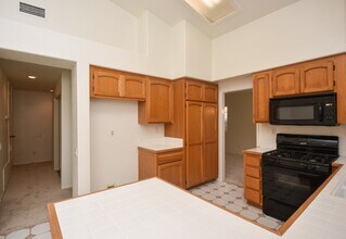 2194 Castilla Way in Oceanside, CA - Building Photo - Building Photo