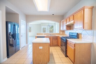 827 Forest Hillside Ln in Houston, TX - Building Photo - Building Photo