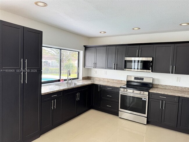 17205 SW 109th Ct in Miami, FL - Building Photo - Building Photo