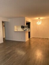 Swan Court Apartments in North Hollywood, CA - Building Photo - Building Photo