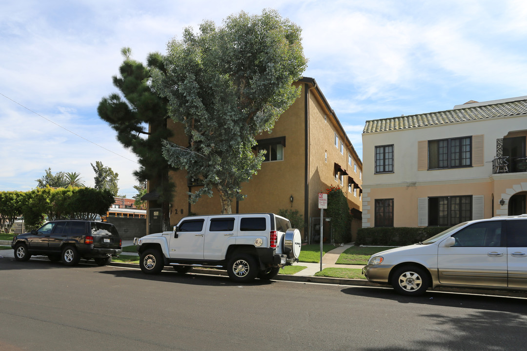 120 S Cedar St in Glendale, CA - Building Photo