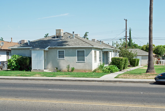 3367 E Clinton Ave in Fresno, CA - Building Photo - Building Photo