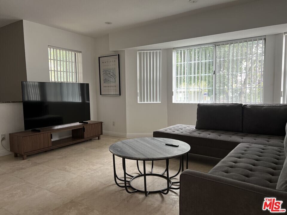 423 W Stocker St in Glendale, CA - Building Photo