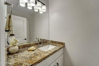 1831 Foursite Ln in Thousand Oaks, CA - Foto de edificio - Building Photo